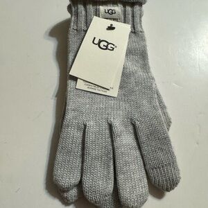 UGG lightweight knit gray gloves, NWT, I love offers!!!